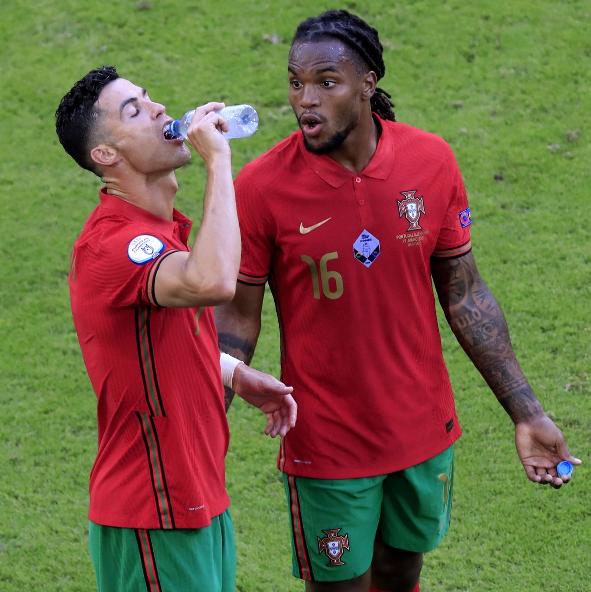 RONALDO Cristiano Team Portugal mit SANCHES Renato UEFA Fussball Europameisterschaften 2020 Vorrunden Spiel Portugal - Deutschland 2 : 4 am 19.Juni 2021 in Muenchen DFL REGULATIONS PROHIBIT ANY USE OF ...
