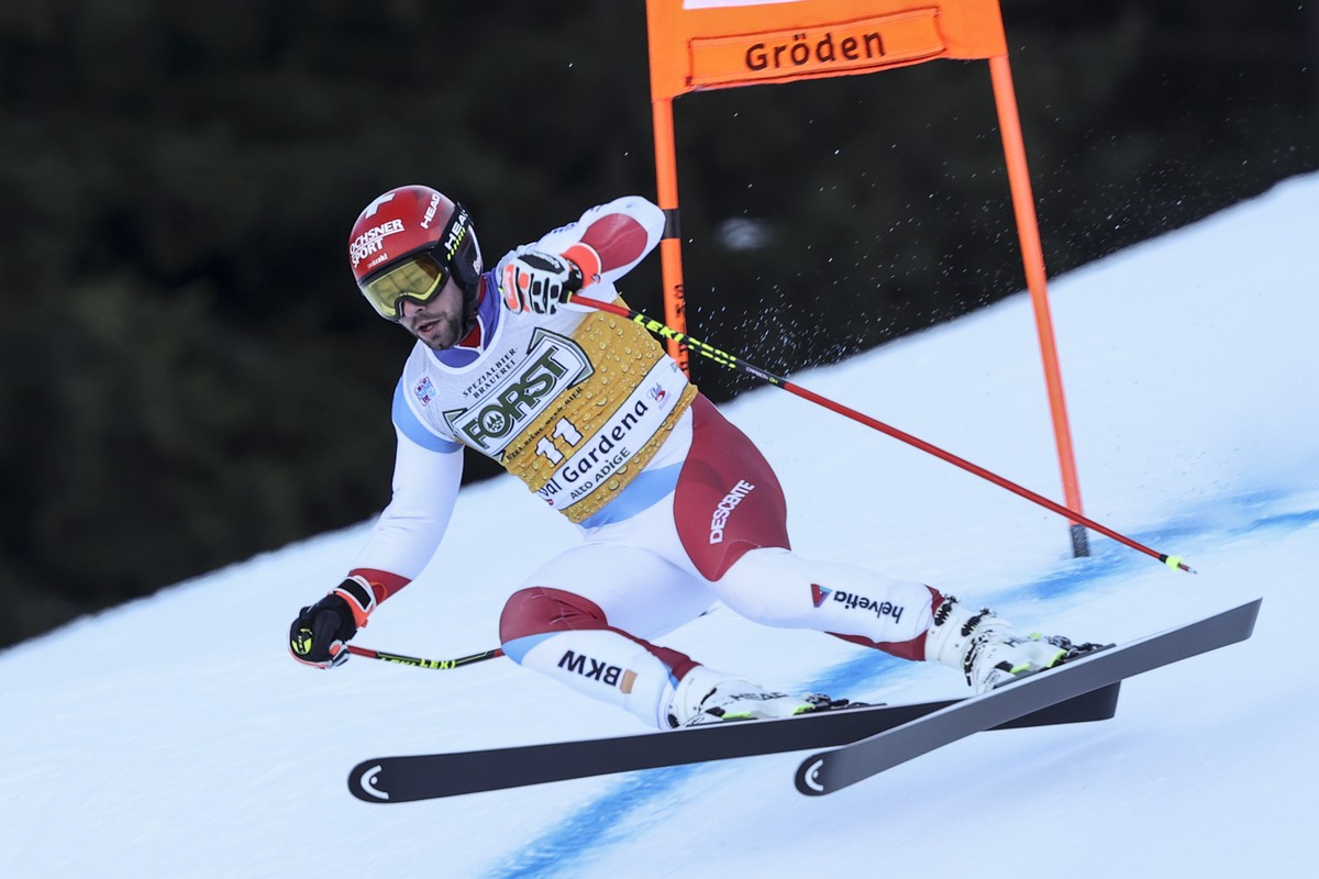 Switzerland's Beat Feuz speeds down the course during an alpine ski, men's World Cup downhill training, in Val Gardena, Italy, Thursday, Dec. 16, 2021. (AP Photo/Alessandro Trovati)