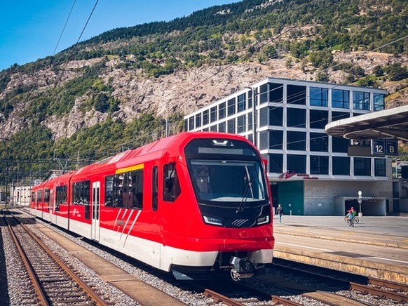 Die Matterhorn Gotthard Bahn (MGBahn) hat am Donnerstag die ersten sechs von insgesamt 37 neuen Orion-Triebzügen auf die Schiene gebracht.