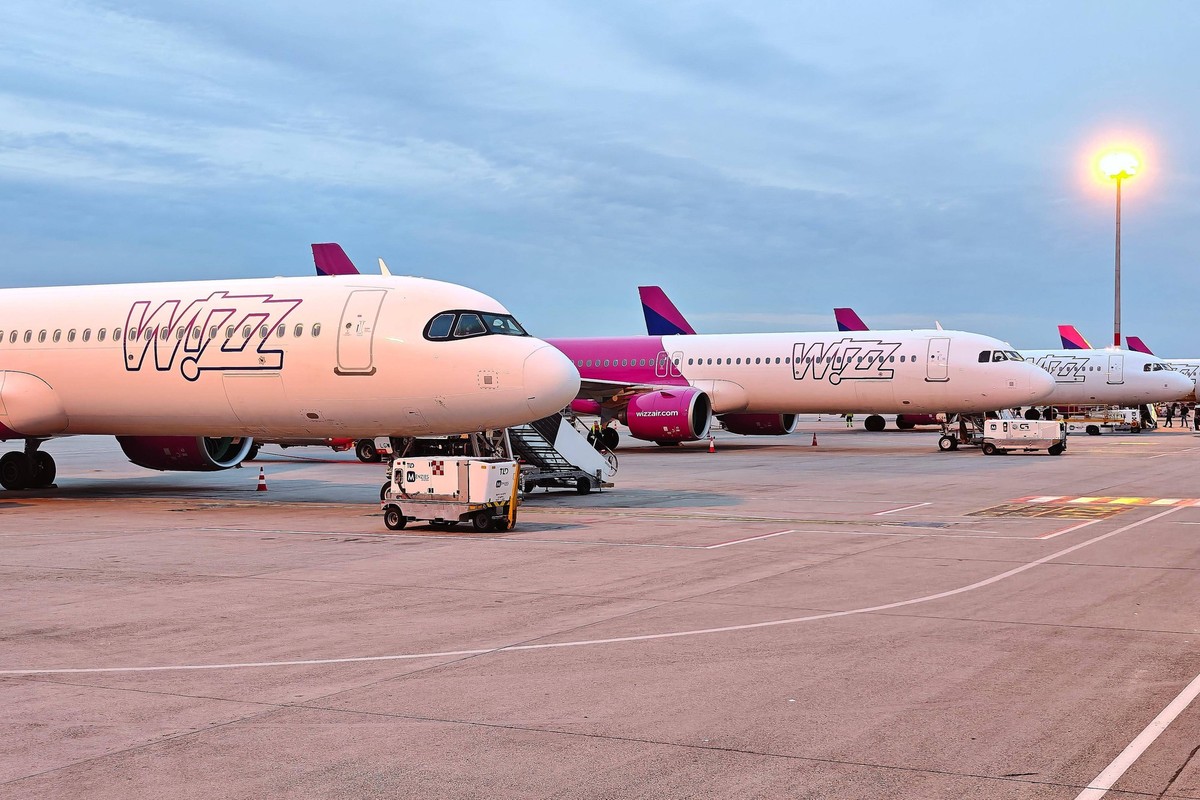 Budapest, Ungarn, 13.04.2026: Flughafen Liszt Ferenc: Flugzeuge der Wizz Air Group *** Budapest, Hungary, 13 04 2026 Liszt Ferenc Airport Wizz Air Group aircraft Copyright: xdtsxNachrichtenagenturx dt ...