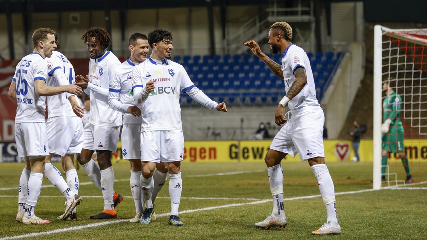 Torjubel nach 0:1 mit Torschuetze Lausannes Jonathan Bolingi, rechts, waehrend der Super League-Partie zwischen dem FC Vaduz und dem FC Lausanne Sport am Mittwoch, 3. Maerz 2021, im Rheinpark Stadion  ...