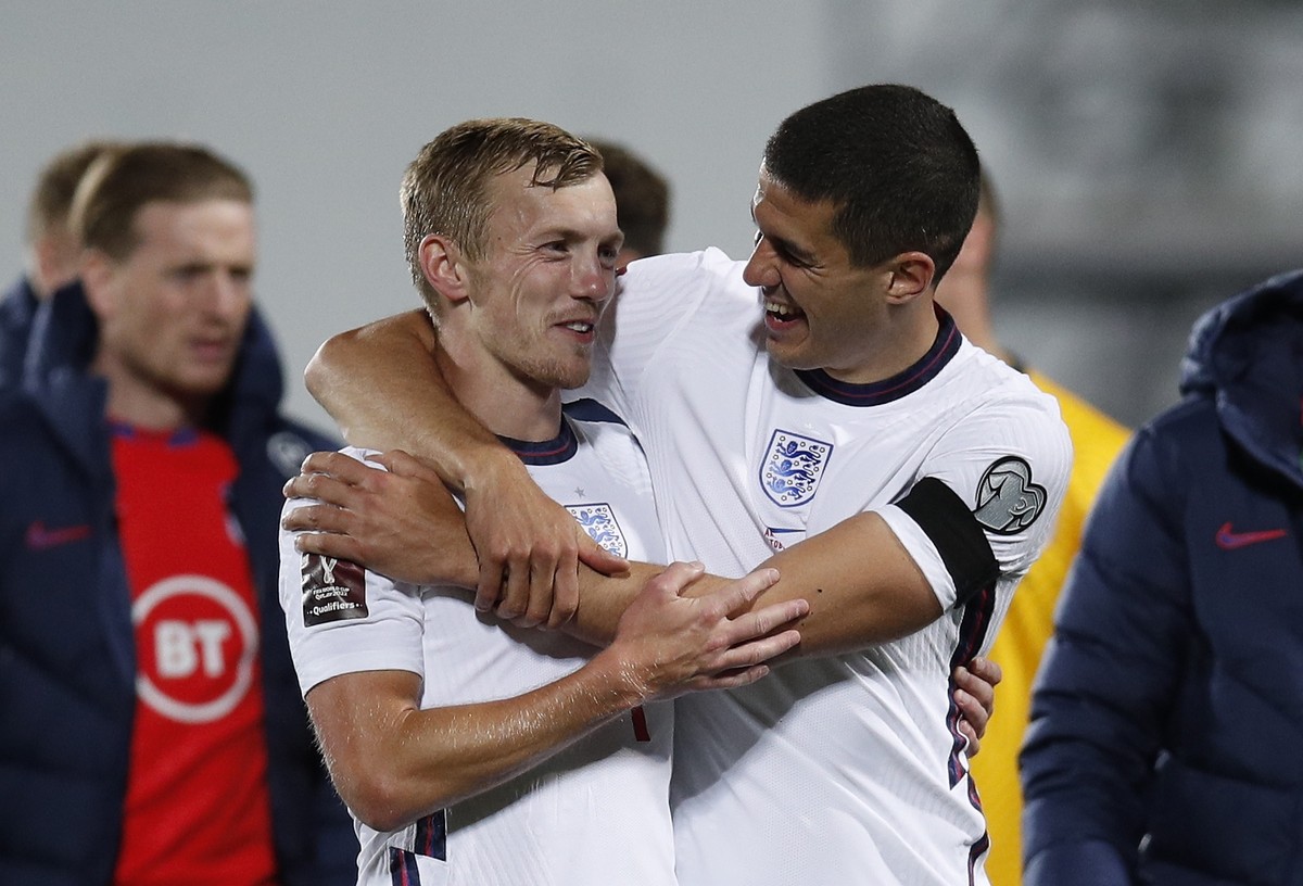 epa09515787 England's James Ward-Prowse (L) is embraced by England's Connor Coady (R) at the end of the FIFA World Cup 2022 qualifying soccer match between Andorra and England in Andorra la  ...