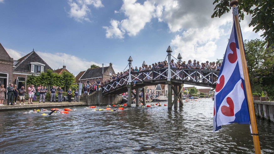 epa07667043 Dutch Former World Champion Maarten van der Weijden is passing Hindeloopen during his second attempt to swim along the Elfstedentocht, a journey of over 200 kilometers in Leeuwarden, The N ...