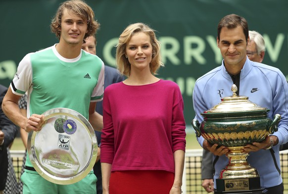 Switzerland&#039;s Roger Federer, right, with the winner trophy and Germany&#039;s Alexander Zverev, left, with the trophy for the second place, frame model Eva Herzigova, after the final match of the ...