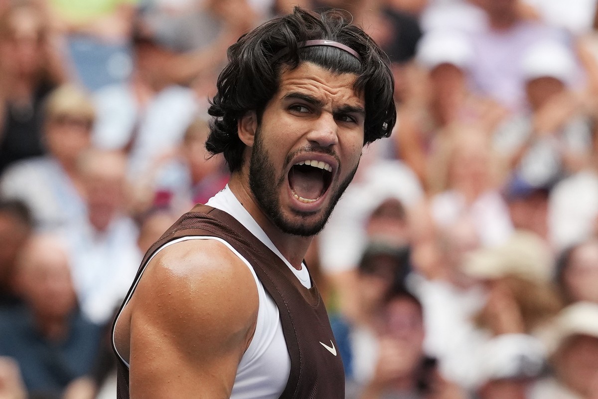 Carlos Alcaraz, of Spain, reacts during the third round of the U.S. Open tennis championships against Wu Yibing, of China, Friday, Sept. 4, 2026, in New York. (AP Photo/Kirsty Wigglesworth)
Carlos Alc ...