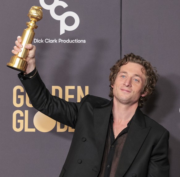 epa11063554 US actor Jeremy Allen White, winner of the Golden Globe for Best Performance by a Male Actor in a Television Series ? Musical or Comedy award for &#039;The Bear&#039;, poses in the press r ...