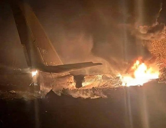 Dieses Bild, das auf X die Runde macht, soll das brennende Wrack der Tu-95 zeigen.