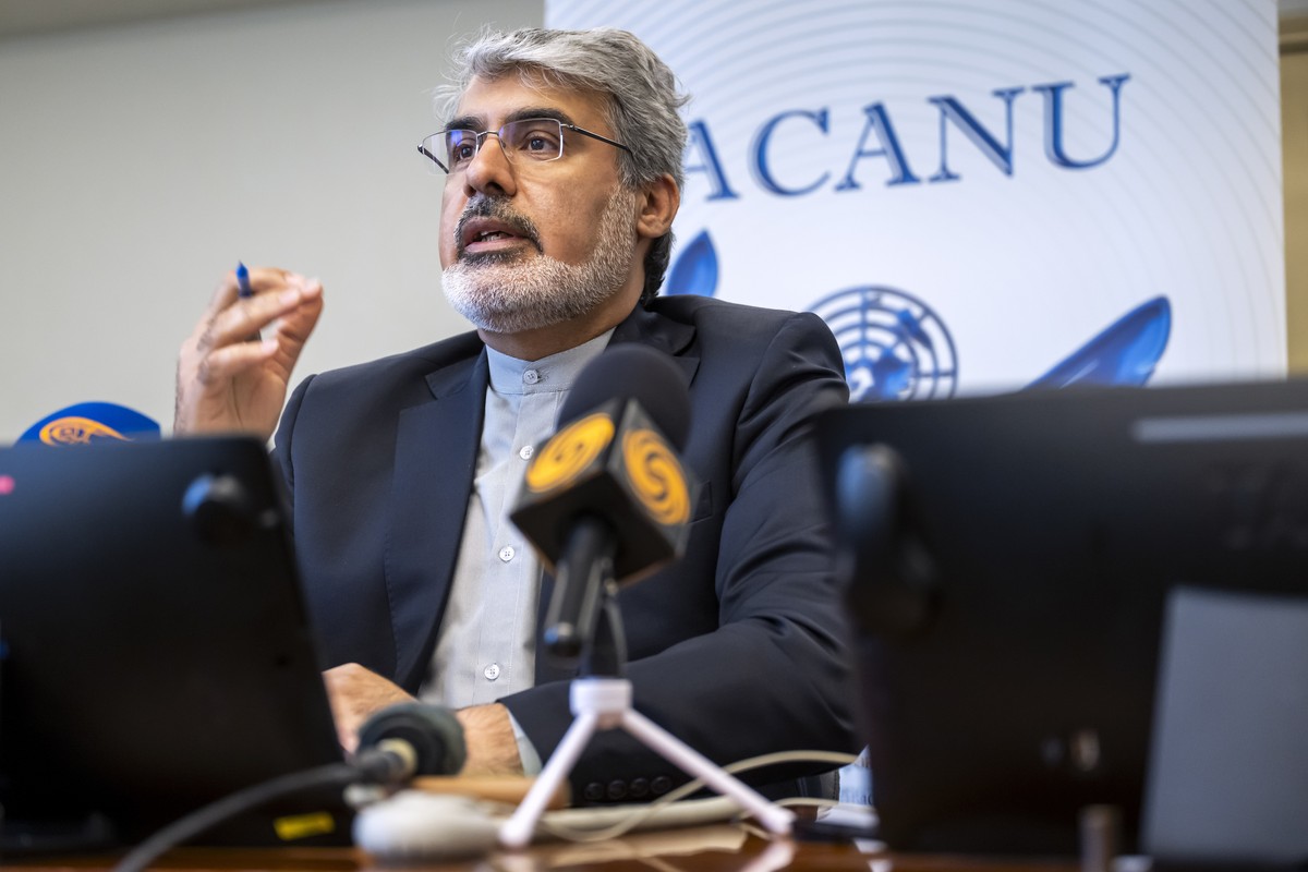 epa12182720 Ambassador and Permanent Representative of Iran to the United Nations (UN) in Geneva, Ali Bahreini, speaks to journalists from ACANU (Association of the Accredited Correspondents to the Un ...