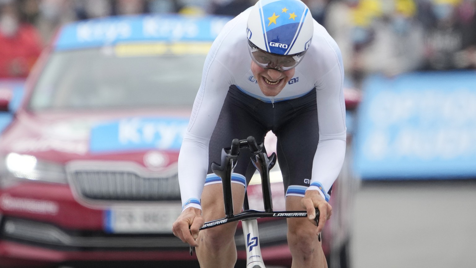 epa09313400 Swiss Stefan Kung of the Groupama-FDJ team approaches the finish line during the 5th stage of the Tour de France 2021, an individual time trial over 27.2 km from Change to Laval Espace May ...