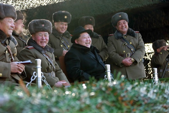 Kim Jong-un im Kreise der Generäle.&nbsp;
