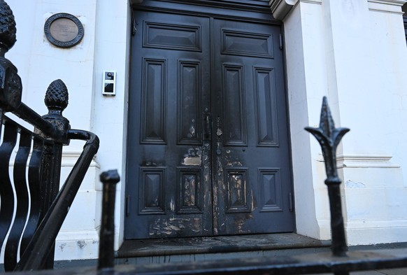epa12217028 Char marks on the door of the East Melbourne Hebrew Congregation in Melbourne, Australia, 05 July 2025. Police were investigating an overnight suspected arson attack at the Melbourne synag ...