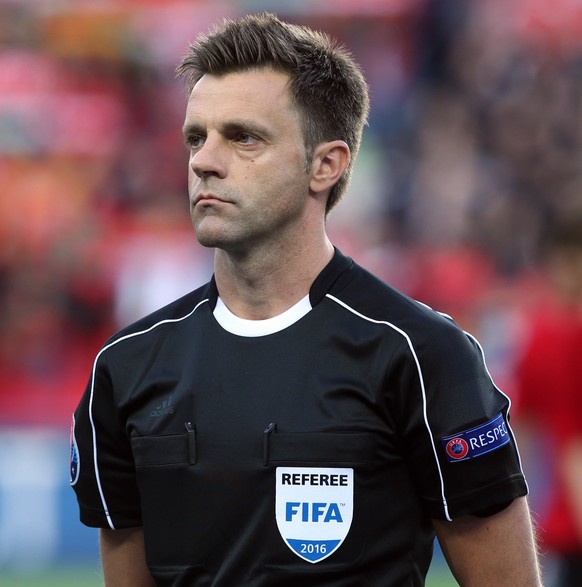 18.06.2016; Paris; Fussball Euro 2016 - Portugal - Oesterreich;Schiedsrichter Nicola Rizzoli (ITA) (Paul Chesterton/Expa/freshfocus)