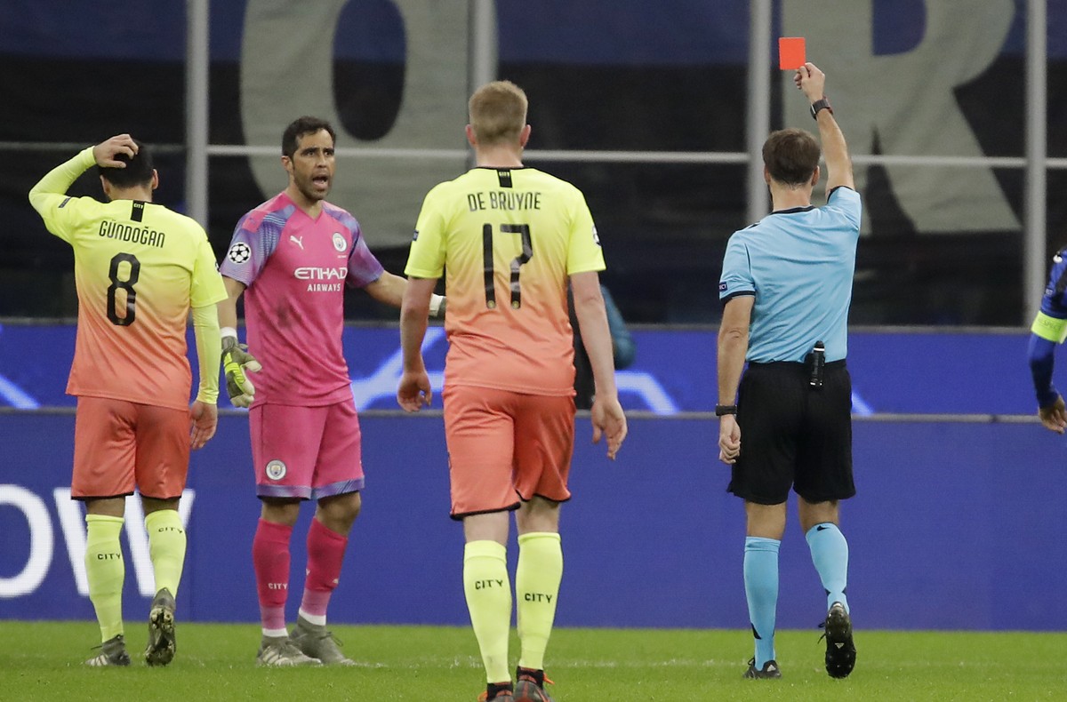 Referee Aleksei Kulbakov, right, gives a red card to Manchester City's goalkeeper Claudio Bravo, second from left, during the Champions League group C soccer match between Atalanta and Manchester ...