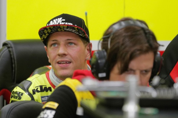 epa07172391 Swiss Moto2 rider Dominique Aegerter (L) of Kiefer Racing team rests in his box during a free training session at Ricardo Tormo Circuit, in Cheste, outside Valencia, eastern Spain, 17 Nove ...