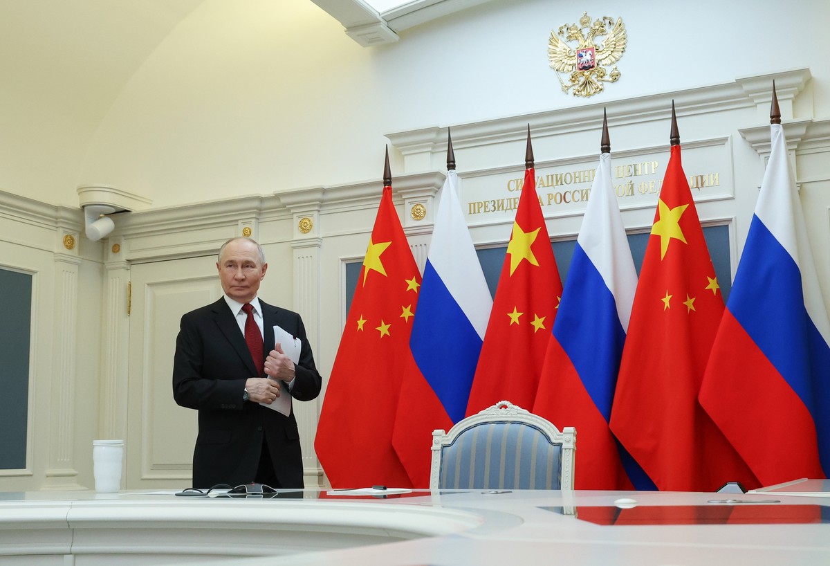epa12704171 Russian President Vladimir Putin arrives to his meeting with Chinese President Xi Jinping via videoconference in the Kremlin, Moscow, Russia 04 February 2026. EPA/VYACHESLAV PROKOFYEV/SPUT ...