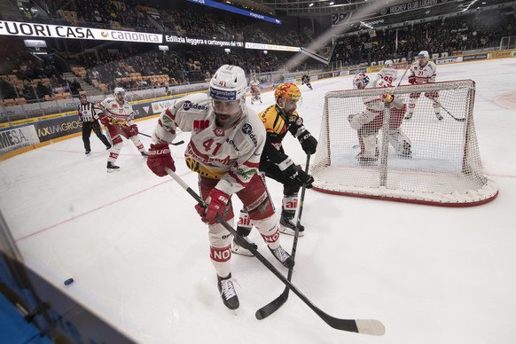 From left, Rapperswil&#039;s player Leandro Profdico and Lugano&#039;s player Mark Arcobello, during the preliminary round game of the National League 2021/22 between HC Lugano against SC Jona Lakers  ...