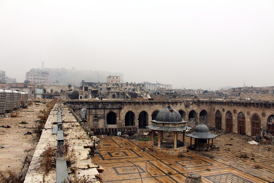 epa05674341 A general view over damages inside the Umayyad Mosque in the eastern neighborhoods of Aleppo, Syria, 13 December 2016. According to media reports, the army holds 99 percent of Aleppo&#039; ...