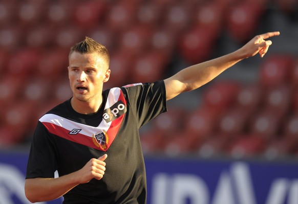 Der Neuenburger Haris Seferovic freut sich ueber seinen Treffer zum 1-0, im Fussball Meisterschaftsspiel der Super League Grasshopper Club Zuerich gegen Neuchatel Xamax, am Sonntag, 25. September 2011 ...