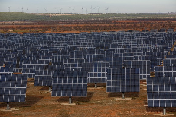 Wind- und Solarkraftwerke in Spanien: Erneuerbare Energien werden immer konkurrenzfähiger.