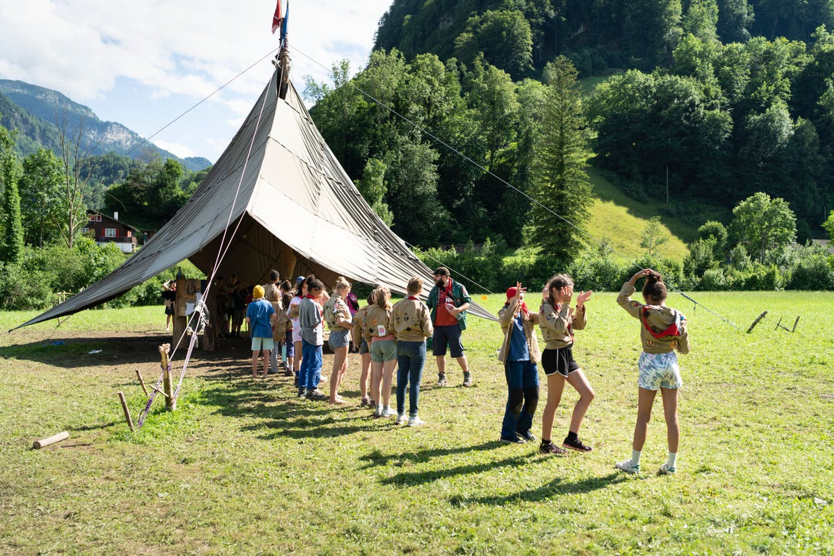 Afin de garantir à l’avenir un nombre suffisant d’animateurs et d’animatrices dans les camps scouts, la durée du congé jeunesse doit être augmentée.