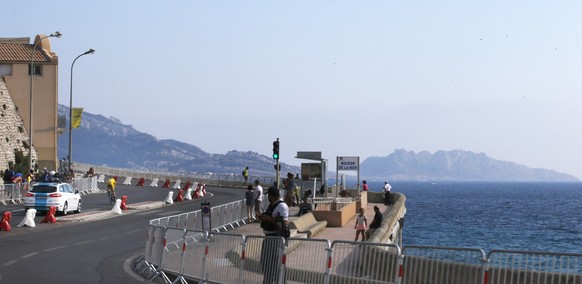 Britain&#039;s Chris Froome, wearing the overall leader&#039;s yellow jersey, rides along the coastline during the twentieth stage of the Tour de France cycling race, an individual time trial over 22. ...