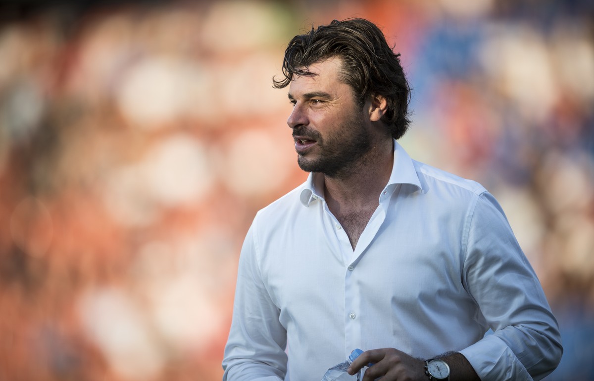 ARCHIVBILD ZUR MELDUNG, DASS CIRIACO SFORZA NEUER WIL-TRAINER WIRD --- Head coach Ciriaco Sforza of Thun is pictured prior to the UEFA Europa League third qualifying round second leg soccer match betw ...