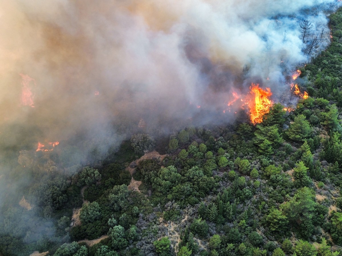 epa12206892 An aerial photograph taken with a drone shows the wildfires in the Seferihisar district of Izmir, Turkey, 30 June 2025. Turkish Forestry Minister Ibrahim Yumakli said the blaze in the Kuyu ...