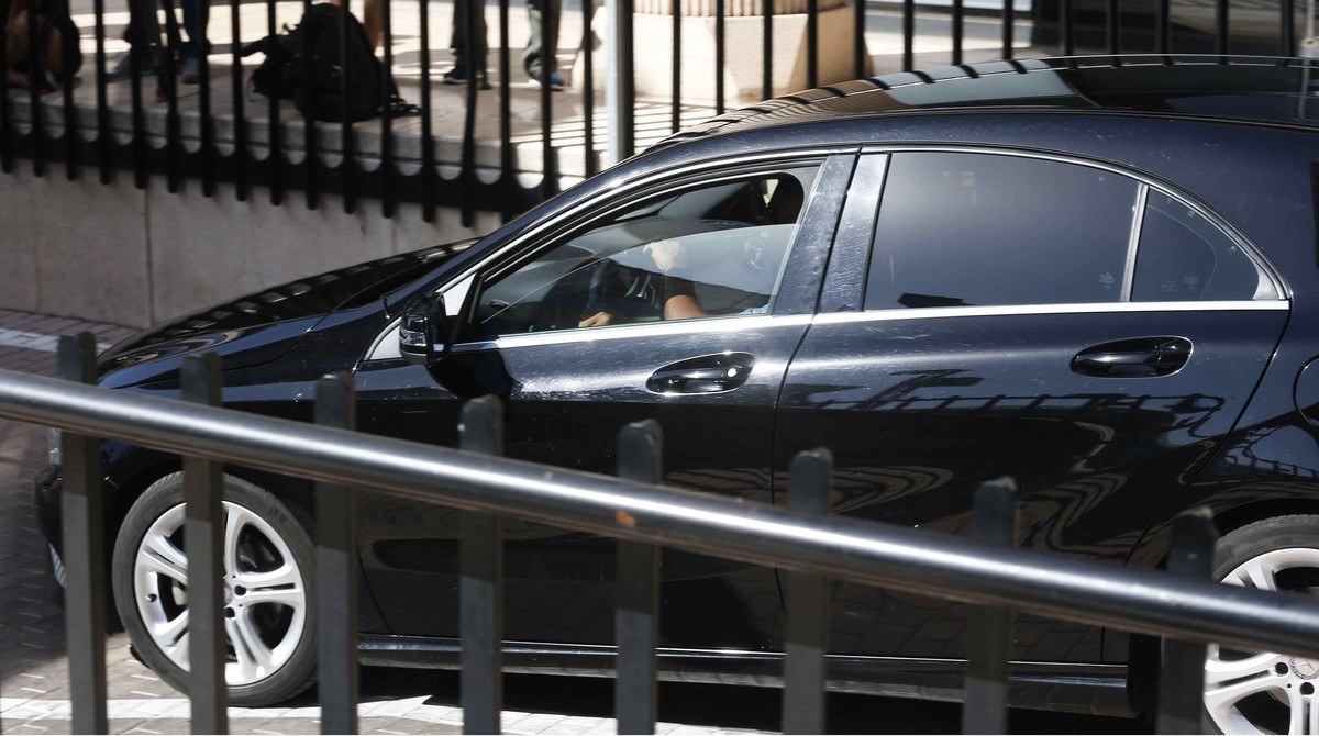 epa06118546 View of the car in which, reportedly, Portuguese soccer player Cristiano Ronaldo arrives to testify at Examining Magistrate's Court No. 1, in the town of Pozuelo de Alarcon, outside M ...
