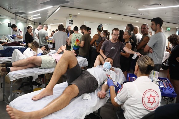 231008 -- TEL AVIV, Oct. 8, 2023 -- Israelis donate blood at a hospital in Tel Aviv, Israel, on Oct. 7, 2023. Palestinian health authorities in Gaza reported on Saturday that at least 232 Palestinians ...