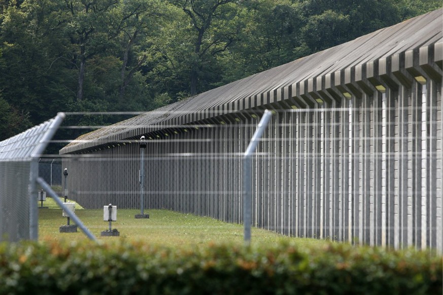 Aussicht aus dem Haus Laegern, wo Verwahrte untergebracht sind in der Strafanstalt Poeschwies in Regensdorf am Freitag, 28. Juli 2006. Im letzten Jahr verzeichnete das Amt fuer Justizvollzug in vielen ...