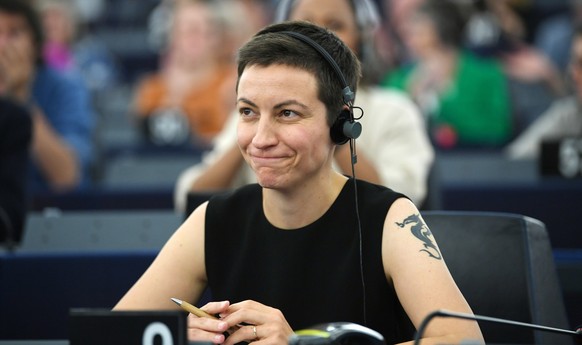 epa07691299 Ska Keller from the Group of the Greens/European Free Alliance reacts after the announcement of the results of the first ballot on the Parliament&#039;s President at the European Parliamen ...