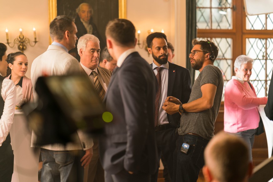 David Constantin (mit Kopfhörern) am Set von «Hamster». Der Regisseur und sein Team gewannen kürzlich bei den ADC-Awards Gold und Bronze bei «Die Klappe».