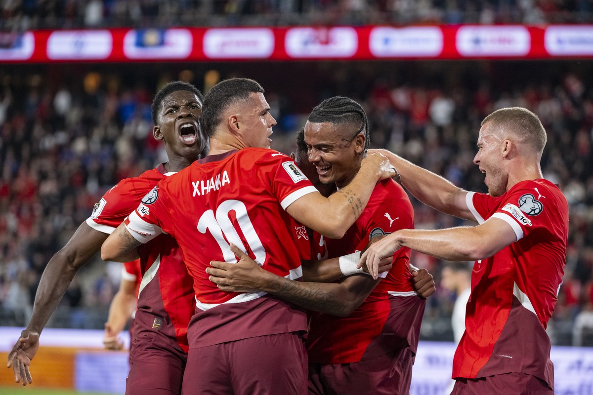 KEYPIX - Switzerland's Manuel Akanji, center, celebrates after scoring to 1:0 with teammates from left, Breel Embolo and Granit Xhaka, and Silvan Widmer, right, during the FIFA 2026 World Cup Gro ...