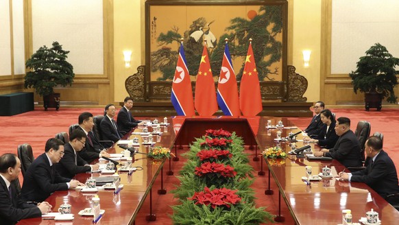 In this photo released Wednesday, March 28, 2018 by China&#039;s Xinhua News Agency, Chinese President Xi Jinping, fourth from left, and North Korean leader Kim Jong Un, second from right, meet at the ...