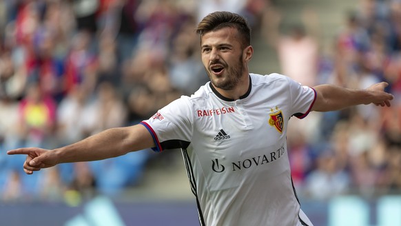 Basels Albian Ajeti jubelt ueber sein 5:1 im Fussball Meisterschaftsspiel der Super League zwischen dem FC Basel 1893 und dem FC Thun im Stadion St. Jakob-Park in Basel, am Sonntag, 29. April 2018. (K ...