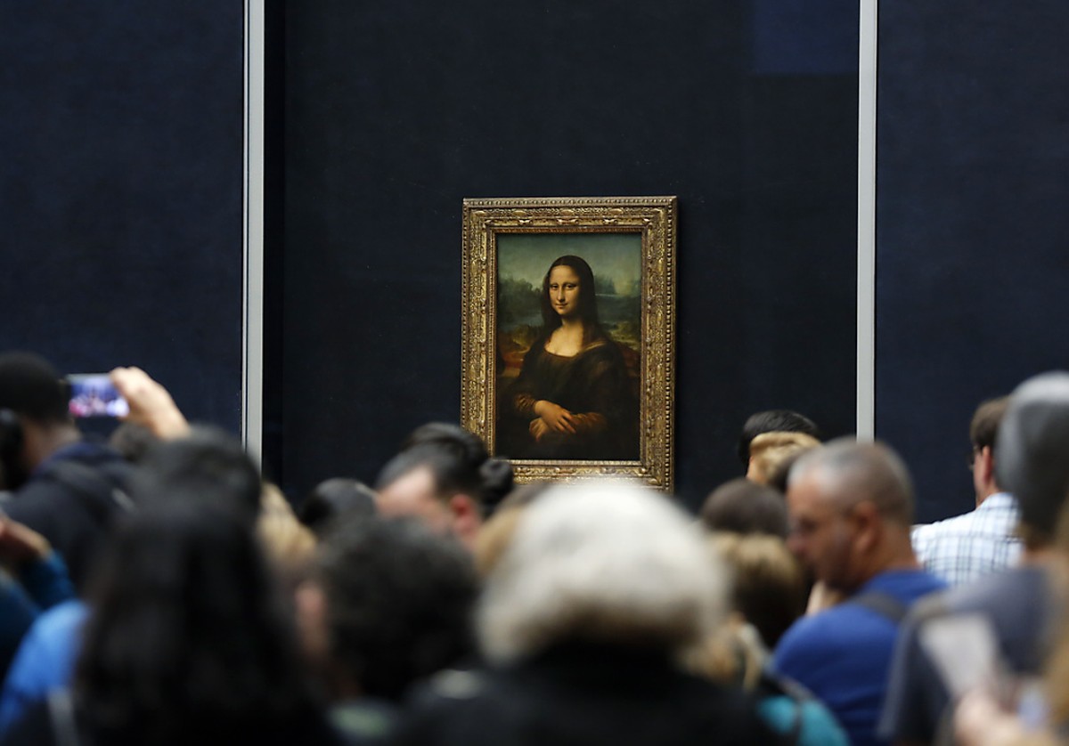 La salle du musée du Louvre dans laquelle est exposée "La Joconde" de Léonard de Vinci a été fermée pendant une heure après l'incident.