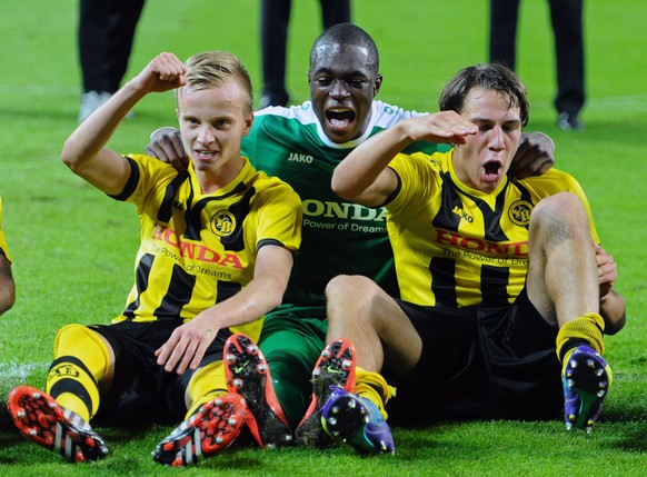 Florent Hadergjonaj (l.), Goalie Yvon Mvogo und Michael Frey feiern.