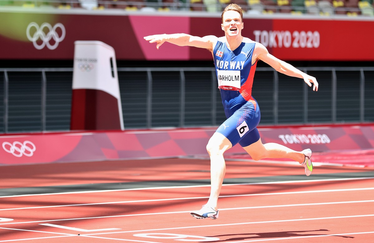 epa09389377 Karsten Warholm of Norway winning the Men's 400m Hurdles final at the Athletics events of the Tokyo 2020 Olympic Games at the Olympic Stadium in Tokyo, Japan, 03 August 2021. EPA/DIEG ...