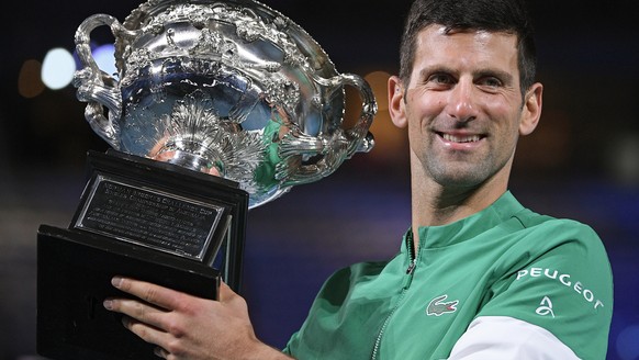 Nach dem Finale im letzten Australian Open gegen Daniil Medwedew landete der Norman Brookes Challenge Cup in den Händen Djokovics.