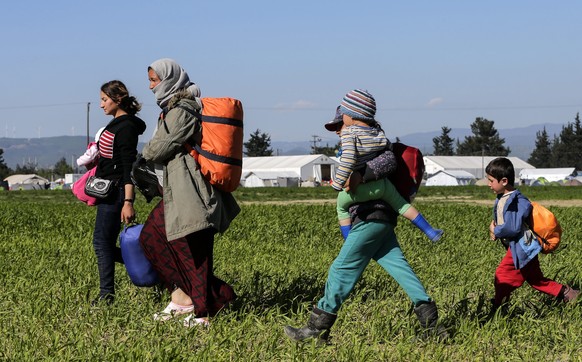 Frauen und Kinder in Idomeni: Würden sie auch den Weg übers Mittelmeer wagen?<br data-editable="remove">
