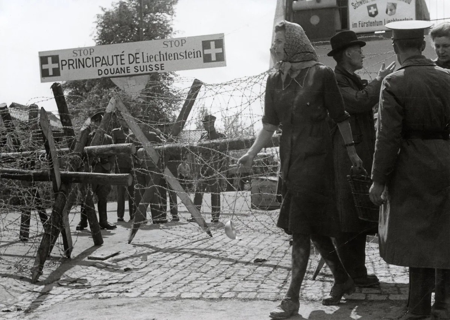 An der Grenze in Schaanwald arbeiteten die Behörden Liechtensteins eng mit ihren Schweizer Kollegen zusammen. Und mittendrin Fürstin Gina.