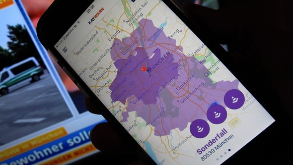 epa05437121 The smartphone warning system &#039;Katwarn&#039; shows a purple area in Munich, Germany, 22 July 2016. The state capital called out a &#039;special case&#039; due to an &#039;amok situati ...