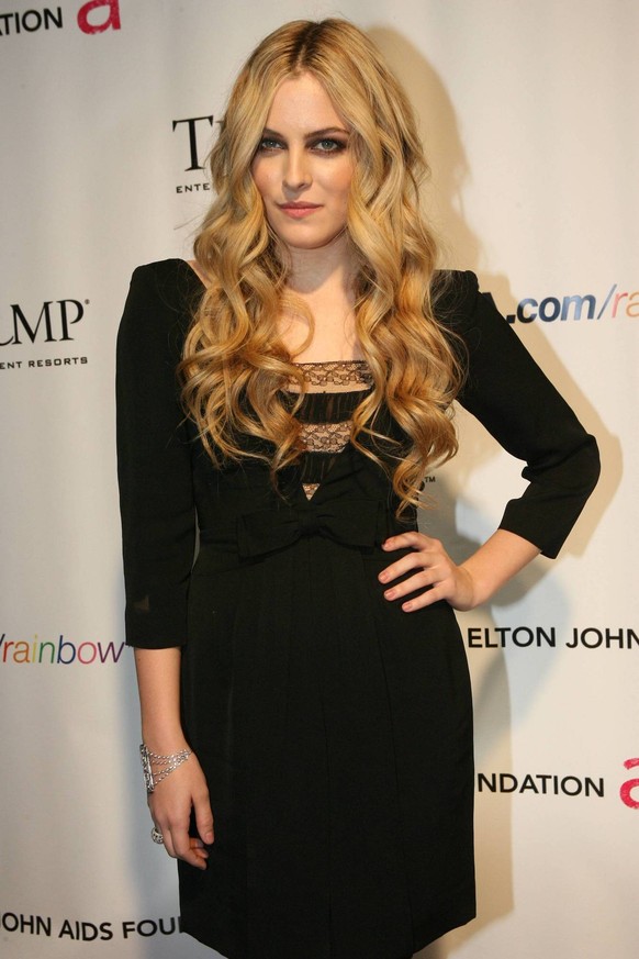 Nov 11, 2008 - Manhattan, New York, USA - RILEY KEOUGH (model, daughter of singer/songwriter Lisa Marie Presley and musician/actor Danny Keough, and the oldest grandchild of Elvis and Priscilla Presle ...