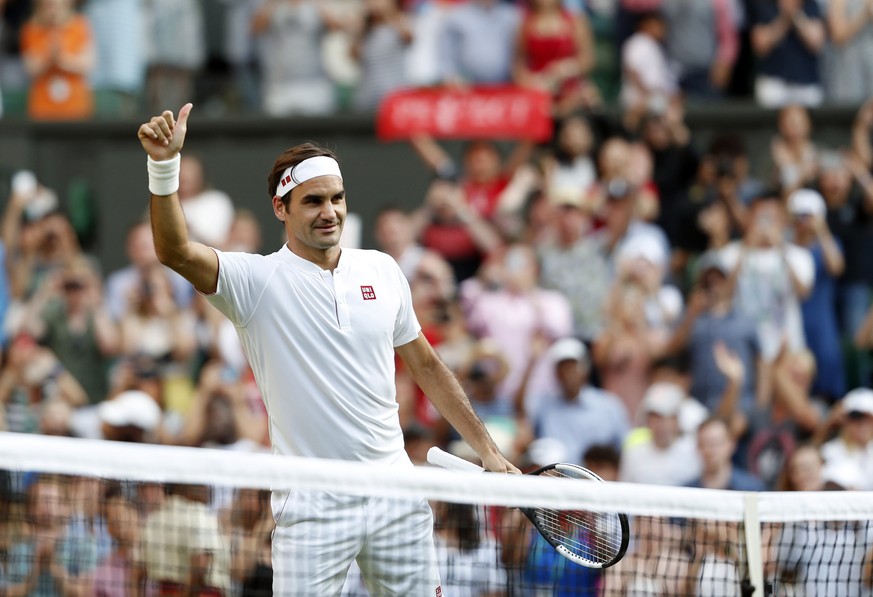 epa06869327 Roger Federer of Switzerland celebrates his win over Jan-Lennard Struff of Germany in their third round match during the Wimbledon Championships at the All England Lawn Tennis Club, in Lon ...