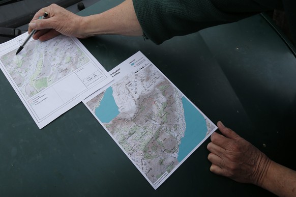 epa04677588 A forest guard shows the place of the crash on a map in Prads-Haute-Bleone, France, 24 March 2015. Germanwings Flight 4U 9525 from Barcelona to Duesseldorf crashed near Barcelonnette, in t ...