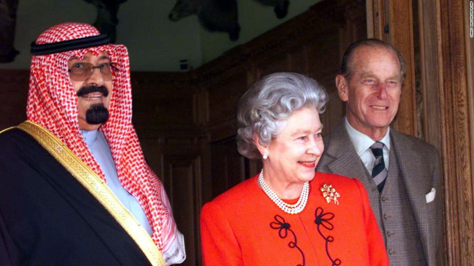 Kronprinz Abdullah mit Königin Elizabeth und Prinz Philip 1998 auf Schloss Balmoral.