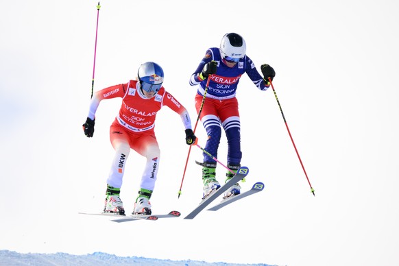epa10516794 Fanny Smith (L) of Switzerland and Nikol Kucerova of Czech Republic speed down the track during the women&#039;s FIS Ski Cross World Cup, SX, in Veysonnaz, Switzerland, 12 March 2023. EPA/ ...