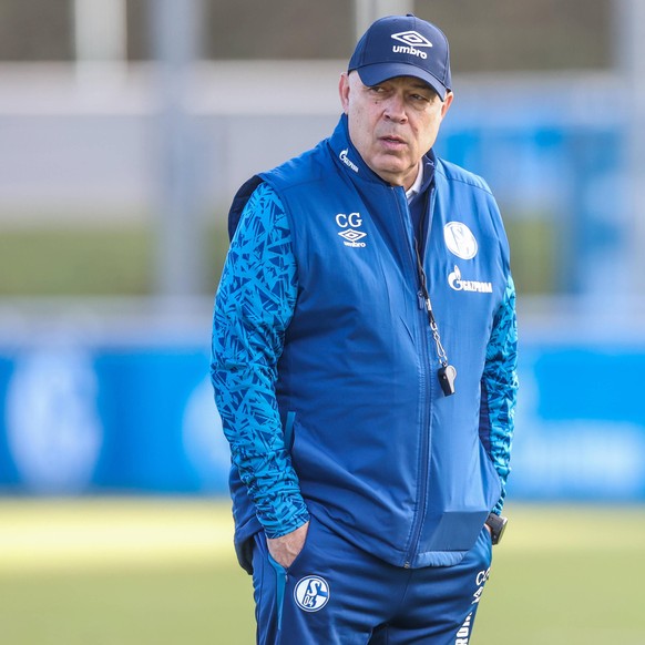 Sport Bilder des Tages Training FC Schalke 04 28.12.2020, Fussball, Saison 2020/2021, Training FC Schalke 04, Cheftrainer Christian Gross FC Schalke 04 Gelsenkirchen NRW Deutschland *** Training FC Sc ...