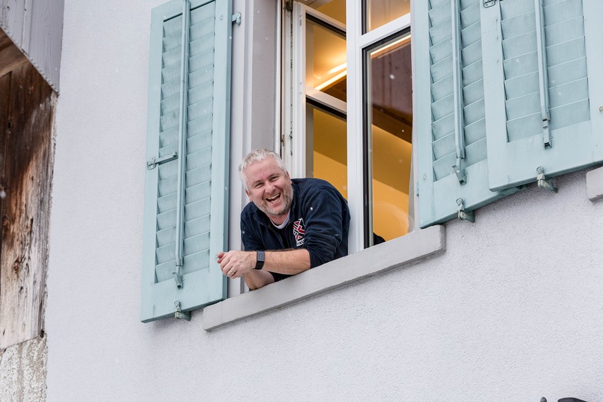 Unterwegs mit dem Paket-Pöstler Stefan „Tschudi“ Bütler auf seiner Route durch Muri kurz vor Weihnachten.