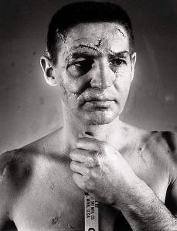 Ein Paradebeispiel für ein «Goalie-Gesicht» aus früheren Zeiten: Terry Sawchuck.